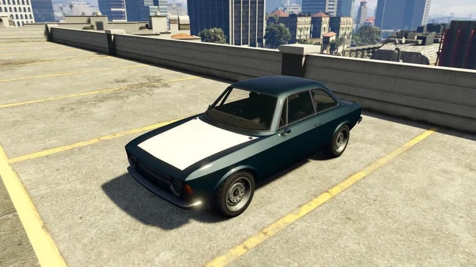 The Lampadati Michelli GT, a dark green 1960s two-door coupe with a white bonnet, parked on a rooftop car park, in GTA Online.