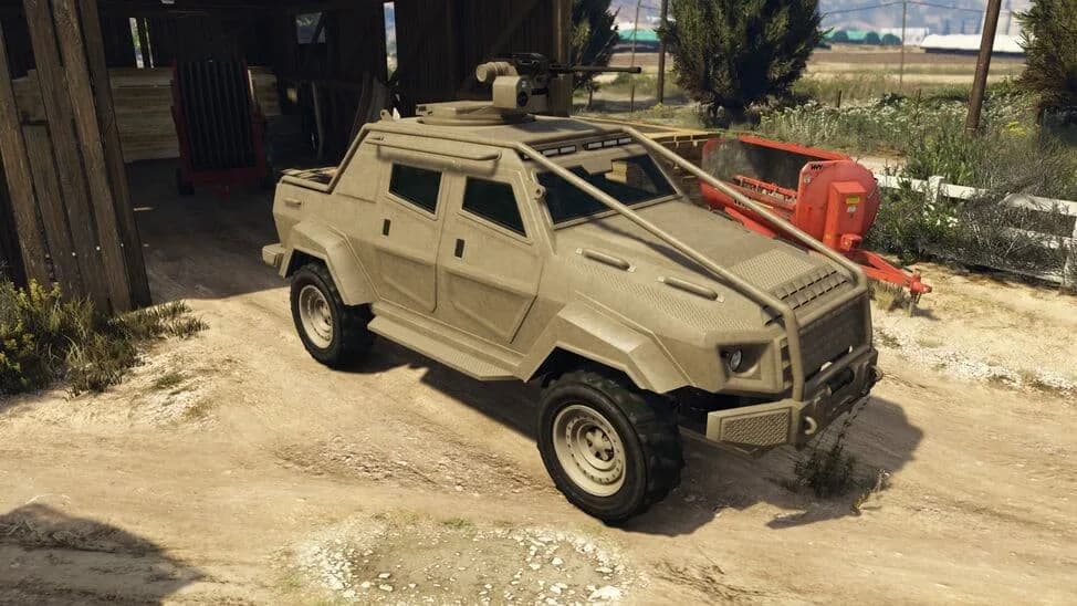 The HVY Insurgent Pick-Up Custom, a sand-coloured armoured truck with a roof gun and roll bars, parked by a barn, in GTA Online.
